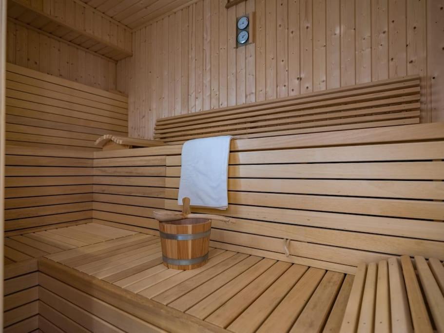 5 Sterne-Ferienhaus Eisvogel Am See Mit Sauna Und Kamin Krakow am See Exterior photo